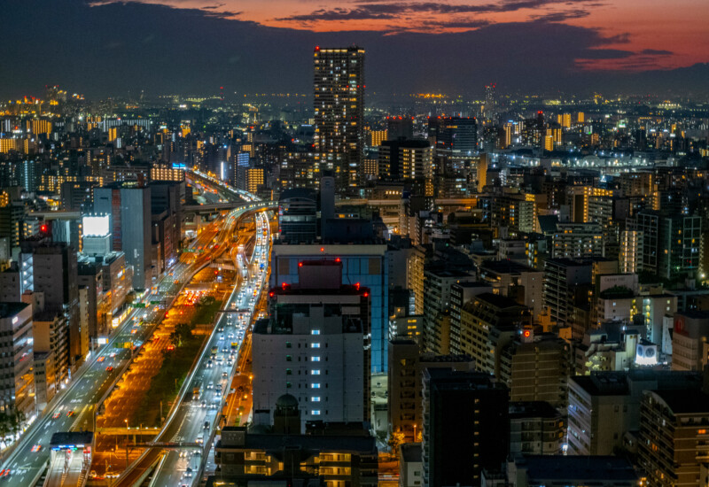 ZEV規制とは？電動車の義務化が加速する自動車業界の脱炭素戦略を解説